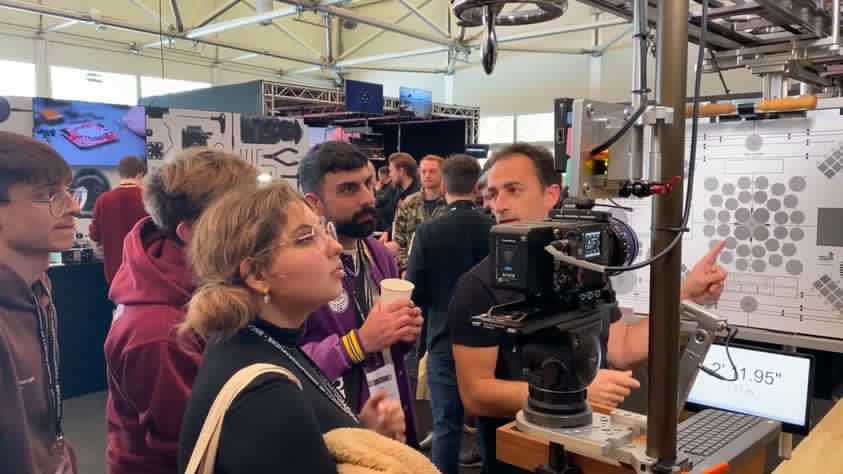 media_uon's tweet photo. Today for #ChangingFuturesWeek we took our @media_uon students to the @BSC_EXPO where they could try out new cutting edge equipment and network with suppliers. Fantastic opportunity for our all students! #UON https://t.co/1unS1KQ5fs