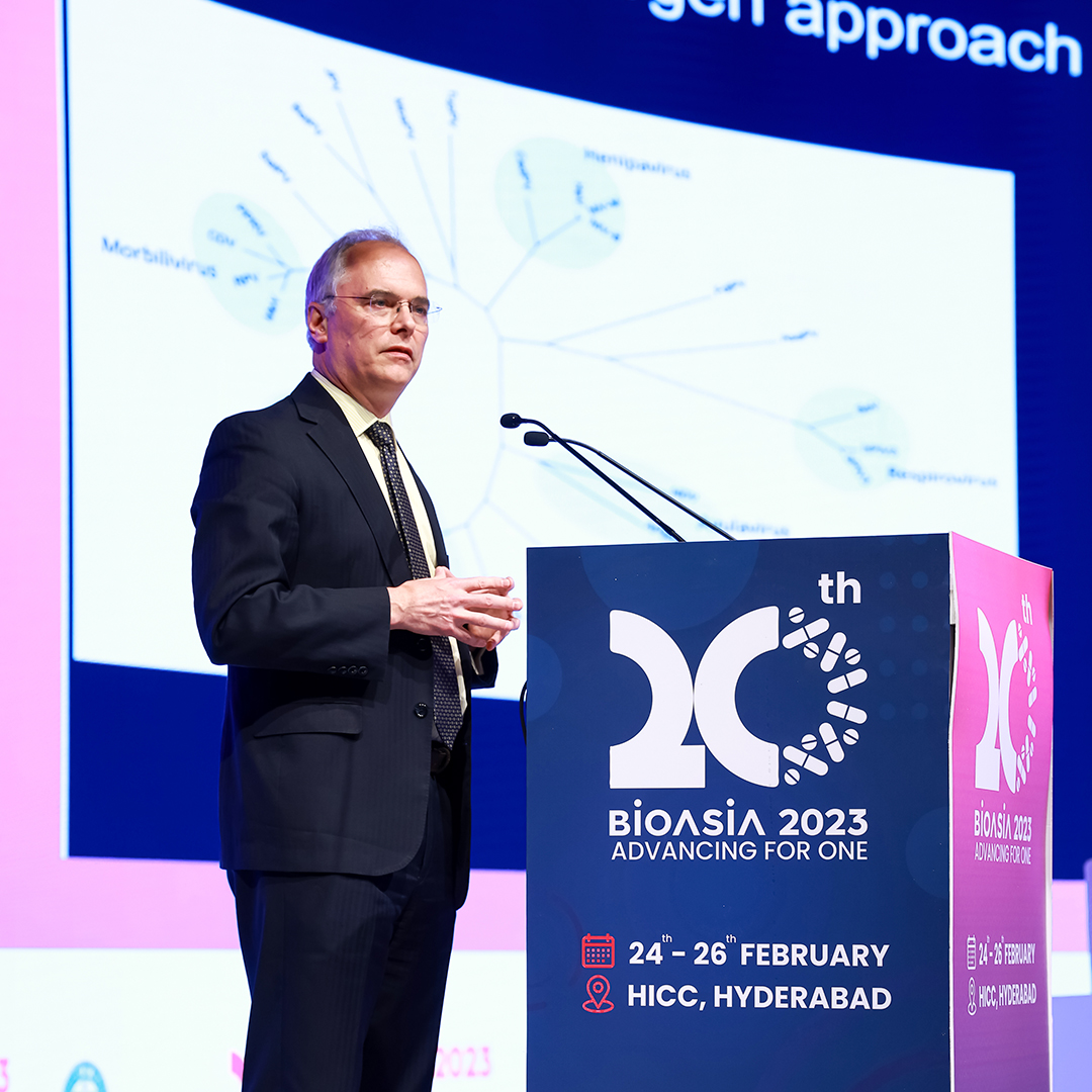 BioAsiaOfficial's tweet photo. Dr. Richard Hatchett, CEO of @CEPIvaccines , leads the Plenary discussion on 'Operationalizing the "One Health" approach' - exploring the intersection of science, indigenous knowledge, and policy.

#BioAsia2023 #AdvancingforOne #onehealth #20YearsofBioAsia https://t.co/2IOFrxE1A1