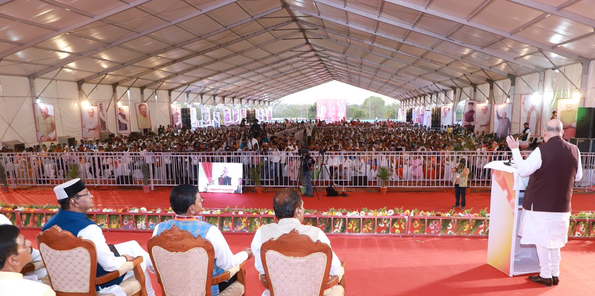 AmitShah's tweet photo. मोदी सरकार स्वास्थ्य के क्षेत्र में क्रांतिकारी परिवर्तन लायी है।

लोगों को इलाज के लिए बाहर ना जाना पड़े इसलिए @ChouhanShivraj जी की सरकार हर जिले में अच्छी स्वास्थ्य सुविधाएँ पहुँचा रह�� है।

सतना में आज शुरू हुआ मेडिकल कॉलेज प्रदेश की मेडिकल शिक्षा में मील का पत्थर साबित होगा। https://t.co/txL8FBDM83