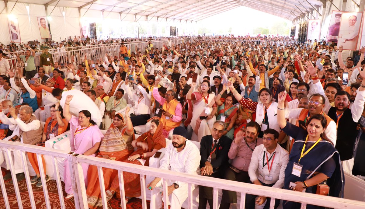 AmitShah's tweet photo. मोदी सरकार स्वास्थ्य के क्षेत्र में क्रांतिकारी परिवर्तन लायी है।

लोगों को इलाज के लिए बाहर ना जाना पड़े इसलिए @ChouhanShivraj जी की सरकार हर जिले में अच्छी स्वास्थ्य सुविधाएँ पहुँचा रह�� है।

सतना में आज शुरू हुआ मेडिकल कॉलेज प्रदेश की मेडिकल शिक्षा में मील का पत्थर साबित होगा। https://t.co/txL8FBDM83