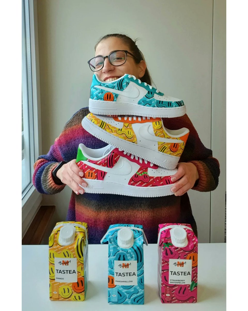 CustomisyB's tweet photo. #Nike, Air Force 1 - #Tastea Design 🧃🙂
#airforce1 #af1 #migros #mbudget #customsneakers #marshmello #customisedshoes #switzerland #marshmallow #sneakers #smile #customisedsneakers #customisedshoe #summer #nikecustom #foodlover #lightblue #blue #swiss #schweiz #suisse #svizzera https://t.co/McmifLh0EP