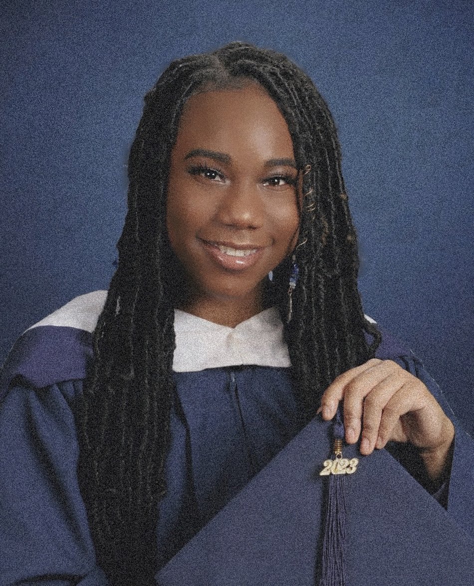MitchellZiyah's tweet photo. BA in Political Science with Summa Cum Laude Distinction, ✅👩🏾‍🎓

JD, You next!🤓 #graduate #fallgrad https://t.co/JoGNrOLYo5