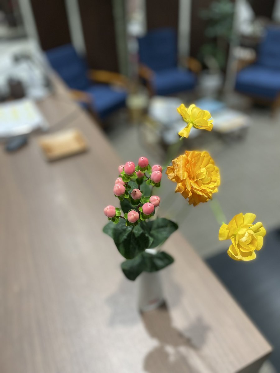 FREYJA_diet's tweet photo. 1週間前のハナキンポウゲの蕾が開花しました❗️
新しくピンク色のお花もいただきました。
また1週間後に咲くのでしょうか？
#FREYJA
#パーソナル
#ダイエット
#ハナキンポウゲ
#花 https://t.co/41KdCalqgN