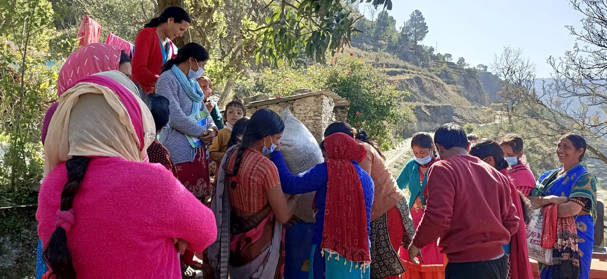 Khirsu_Rduk's tweet photo. खिरसू विकासखण्ड के #भटोली ग्राम की स्वम सहायता समूह की महिलाओं को दिनांक #23.02.2022 से 25.02.2022 तक #तीन दिवसीय #मशरूम प्रशिक्षण दिया जा रहा है। जिसमें आज दिनांक 24.02.2022  को #iprp और #आजीविका समन्यवक उपस्थित रहे। https://t.co/aEjRZGozgK