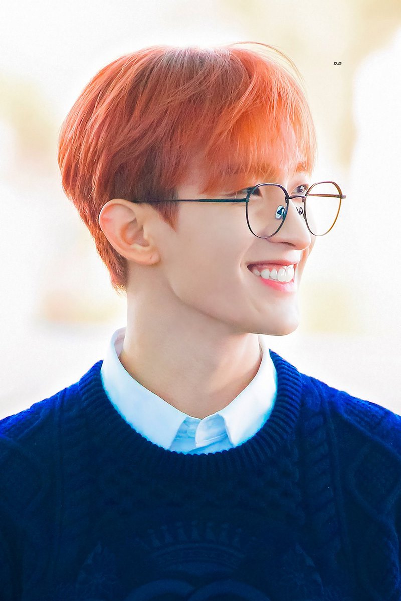 cuddlykyeom's tweet photo. 4 fansites capturing the same moment of dokyeom smiling is so endearing :( https://t.co/4vF33R6NWw