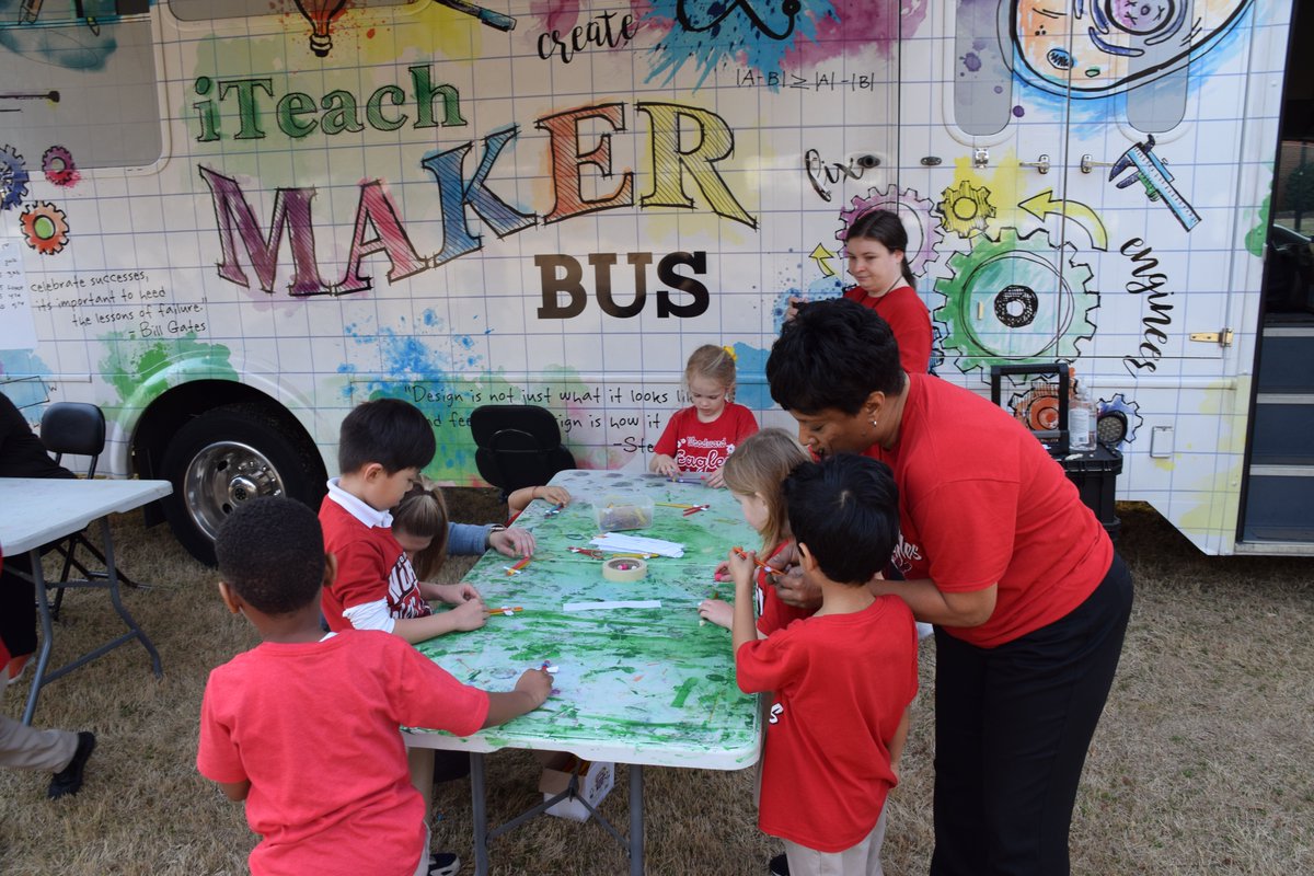WoodwardAcademy's tweet photo. WN is hosting the iTeach MakerBus for our K-2nd graders today. They built flippers, catapults and made stopmotion animated videos. Students are engaged and learning more about STEAM!!!#Kennesaw #makerbus @woodwardacademy @wnlearns @namburar https://t.co/wzqVdLr77m