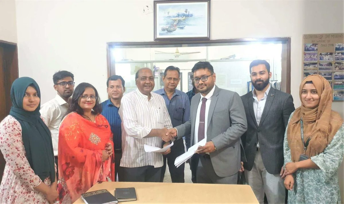 ypfbd's tweet photo. Syed Saiful Haque, Chairman of @WarbeDF, and @AamerAh35100730, Executive Director of @ypfbd signed a Memorandum of Understanding yesterday🎉. The collaboration is designed and made to conduct various policy research &amp; advocacy on the rights of migrant workers in 🇧🇩. https://t.co/Vu8x4Argyf