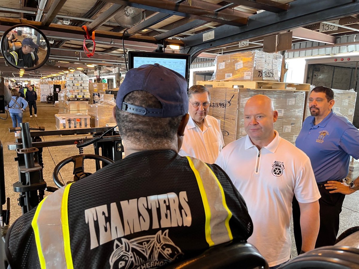 TeamsterSOB's tweet photo. Happening now: Walking the docks @Yellow_Trucking & talking with @teamster988 YRC members. Company tried pulling cute stunts recently with their proposed “change of operations”…Not gonna happen at the expense of these working people #GuessAgain #FreightTeamsters #CoreIndustry https://t.co/2SuMqtDtJd