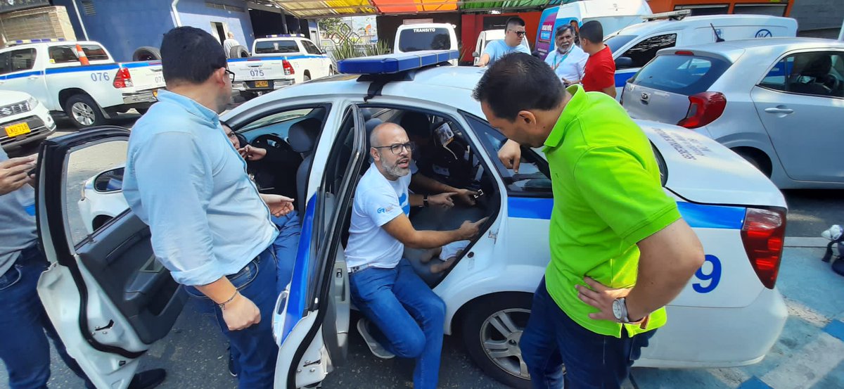 #Hoy adelantamos la parte práctica del taller de Seguridad Vial Infantil liderado por la <a href="/OPSOMS_Col/">OPS/OMS Colombia</a> y la <a href="/fundaciongonchi/">Fundación Gonzalo Rodríguez</a>, donde estamos formando personal del sector Salud en el correcto uso de sistemas de retención infantil para proteger la vida de las niñas👧🏼y niños👦🏽en la vía