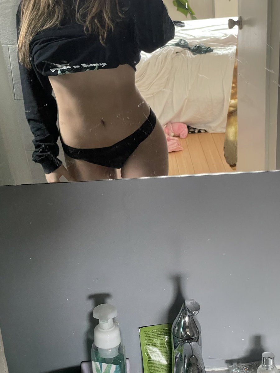 keygenfairy's tweet photo. Can’t tell if i’m bloating or losing or gaining and I don’t want to weigh this morning cause i had salad + grapefruit + 1/4 of a bagel yesterday https://t.co/0kbOg1GvVR