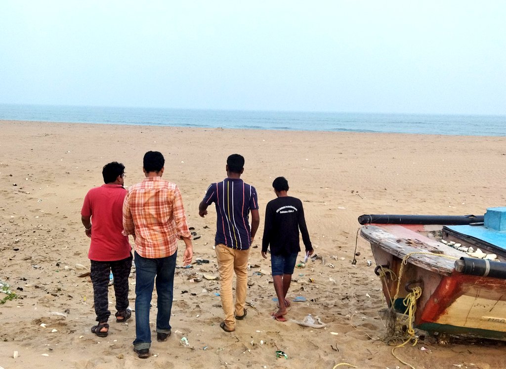 SoumyaMarineWL's tweet photo. Honored to meet Dr. @AmitKumar_ak14 
Sir and Dr. @Prakash_caridea Sir, two dynamic young marine scientists who are leading The #ProjectRay. Joined in meeting fisherfolks and collected info on #electricrays at Ramayapatna in coastal border region of AP - Odisha. @SathyabamaSIST https://t.co/8Z2iRUbyQH