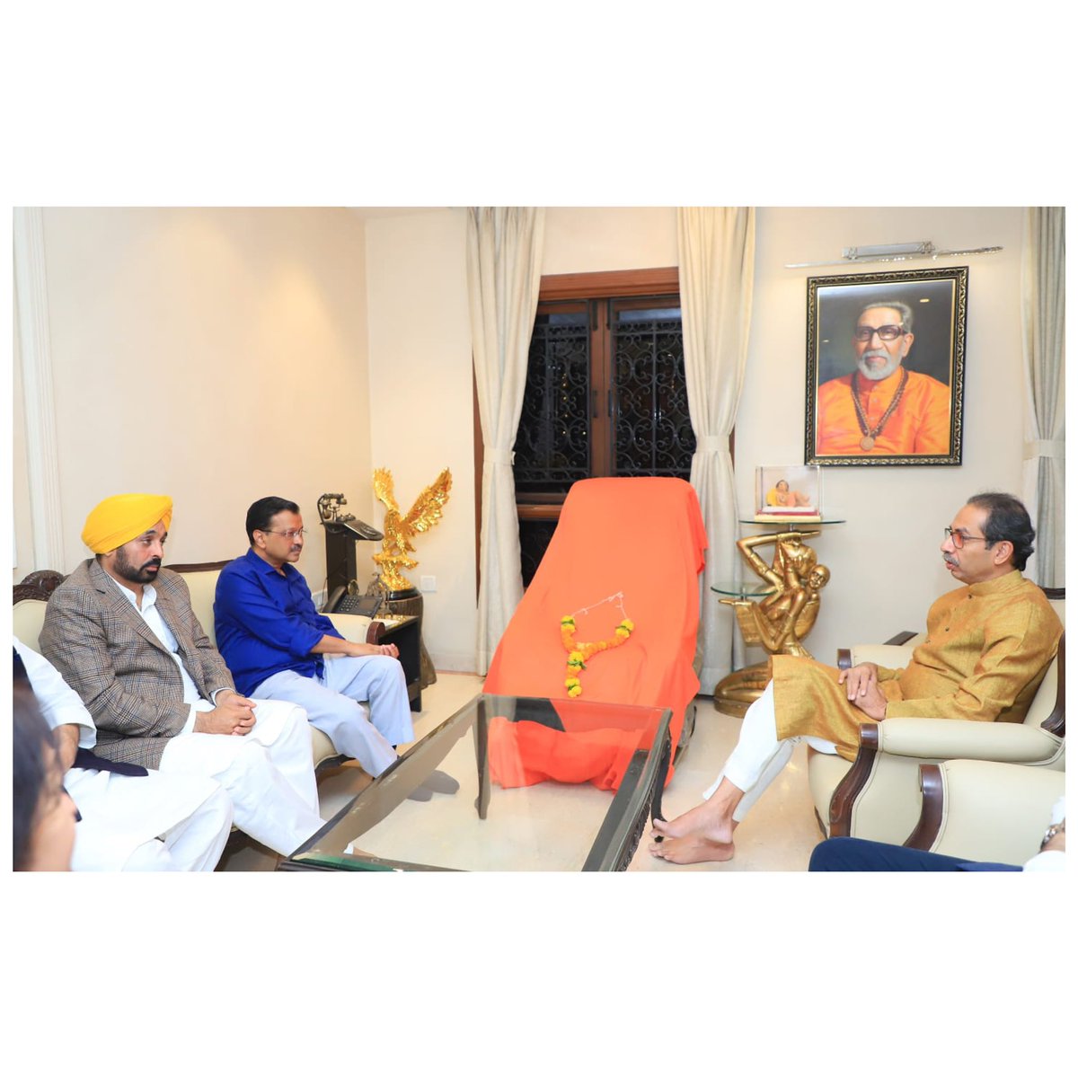 Thank you CM <a href="/ArvindKejriwal/">Arvind Kejriwal</a> ji for accepting our humble invite for a cup of tea at Matoshri and coming along with CM <a href="/BhagwantMann/">Bhagwant Mann</a> ji and MPs Sanjay Singh ji and <a href="/raghav_chadha/">Raghav Chadha</a> today.