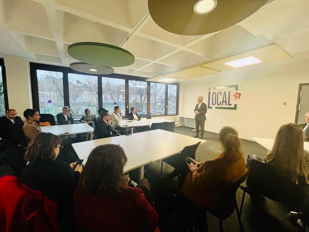 Patrick Martin (@patrickmartin_1) on Twitter photo Échange passionnant avec les jeunes #entrepreneurs de l’accélérateur #LeLocal:une nlle initiative 👍👏<a href="/MedefAura/">MEDEF Auvergne-Rhône-Alpes</a> et #Groupama après <a href="/TheNuumFactory/">The Nuum Factory</a> ,le #FondsSouverainAURA pour les TPE/PME et avant la prochaine école du #climat!
<a href="/auvergnerhalpes/">Auvergne-Rhône-Alpes</a> Échange passionnant avec les jeunes #entrepreneurs de l’accélérateur #LeLocal:une nlle initiative 👍👏<a href="/MedefAura/">MEDEF Auvergne-Rhône-Alpes</a> et #Groupama après <a href="/TheNuumFactory/">The Nuum Factory</a> ,le #FondsSouverainAURA pour les TPE/PME et avant la prochaine école du #climat!
<a href="/auvergnerhalpes/">Auvergne-Rhône-Alpes</a>