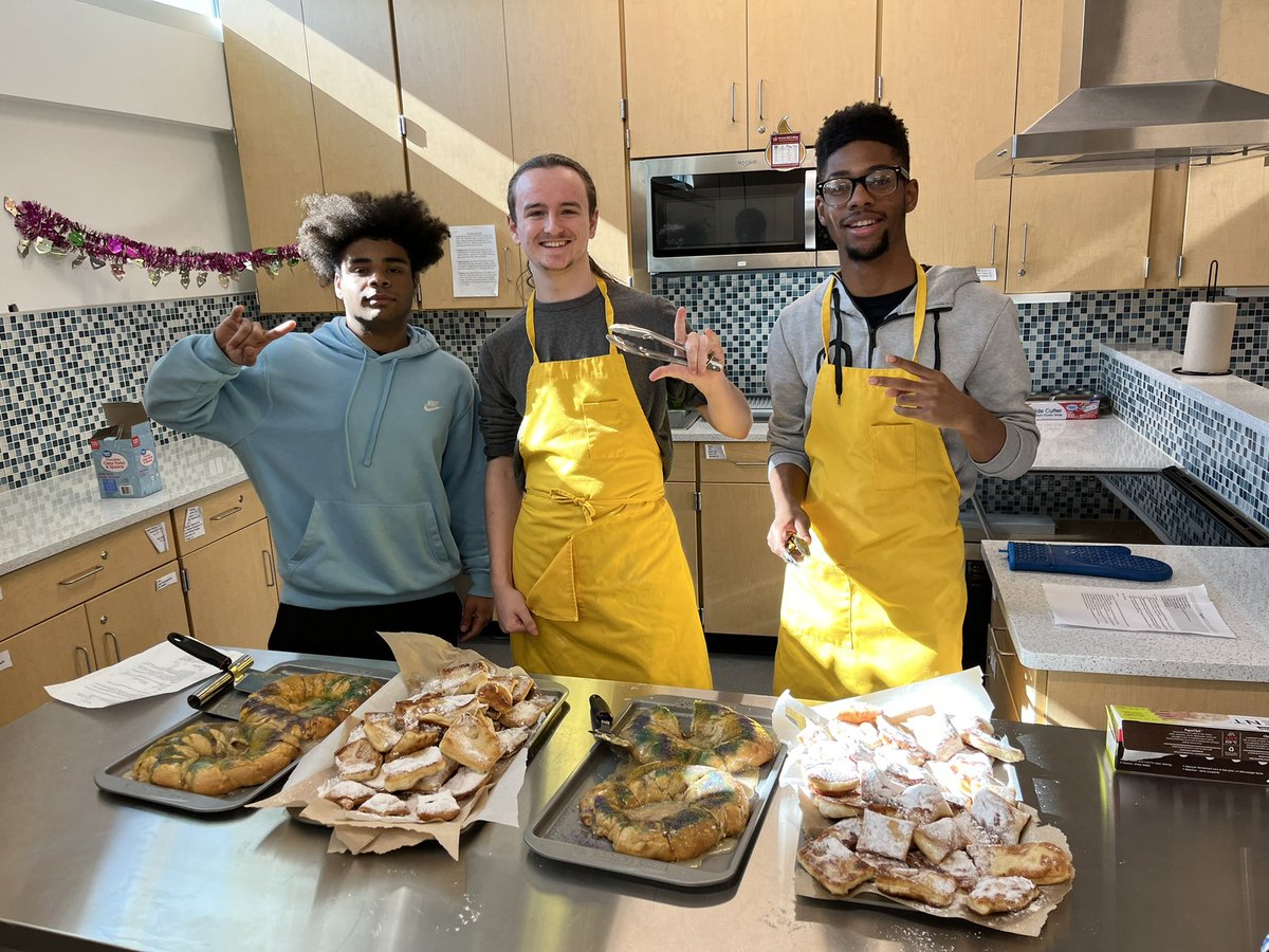 Thanks to Mrs. McIlwain’s 4th period Culinary Arts II class for inviting me to their Mardi Gras party.  Amazing king cake and beignets!  @UpperMerionSD #UMASDistheplacetobe