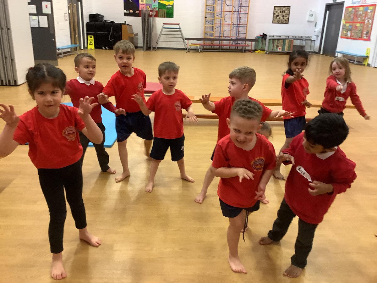 FS2Underthesea's tweet photo. Prowling like lions in PE today! https://t.co/xewJFD4rWl