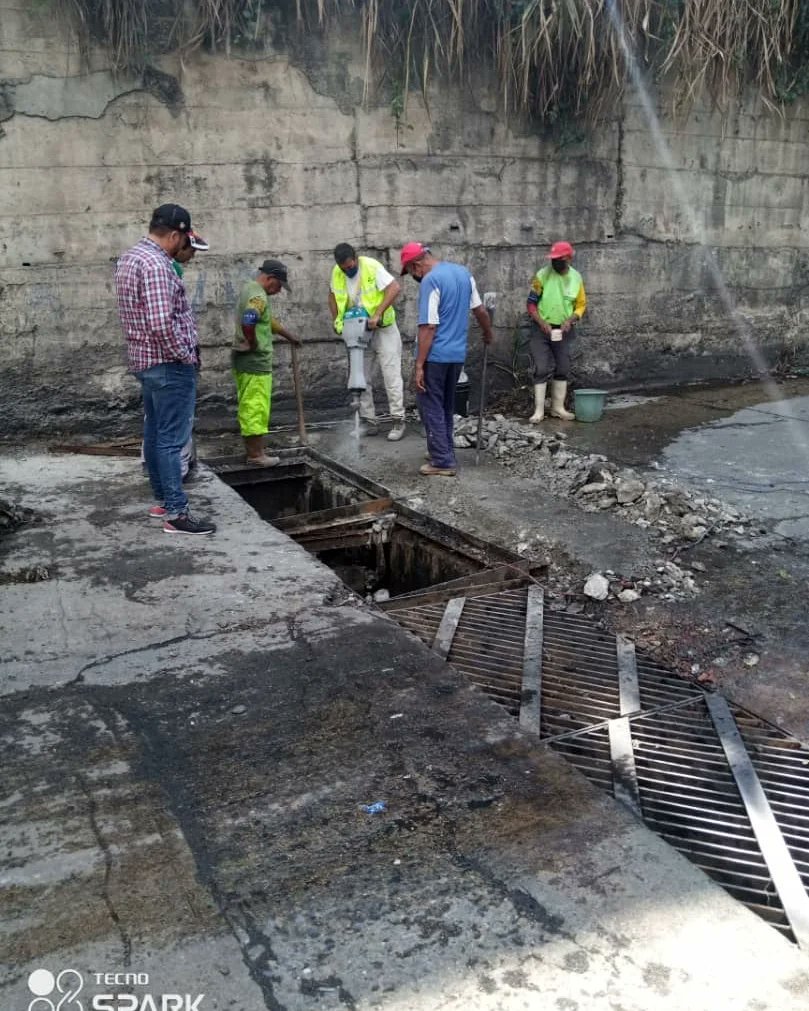XtraLoco's tweet photo. #GDCInforma|| desde el sector La Cruz de Gramoven, parroquia Sucre, fueron sustituidas 6 cuerpos de rejas con el encofrado de 2 Mtrs de concreto por parte de la @CorpoServicioDC.
Todo Por Amor a Caracas ❤️
#SancionesAsesinas
#poupettekenza #oriele https://t.co/JDeOroalvG