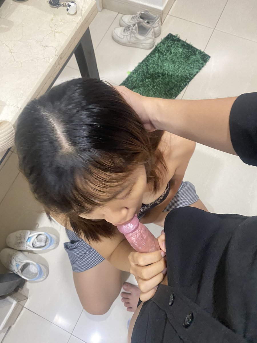 HMQ419's tweet photo. Chỉ đơn giản là em hợp với việc đó 😬 https://t.co/g4BoU9wM5m