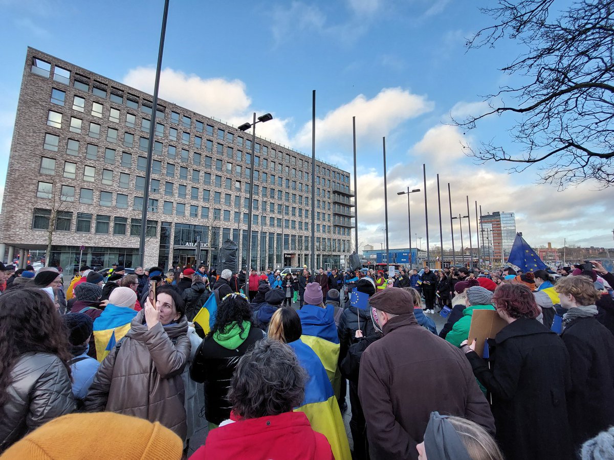 ThiloRohlfs's tweet photo. Kiel, Bahnhofsplatz #StandWithUkraine https://t.co/3wjGncMGUT