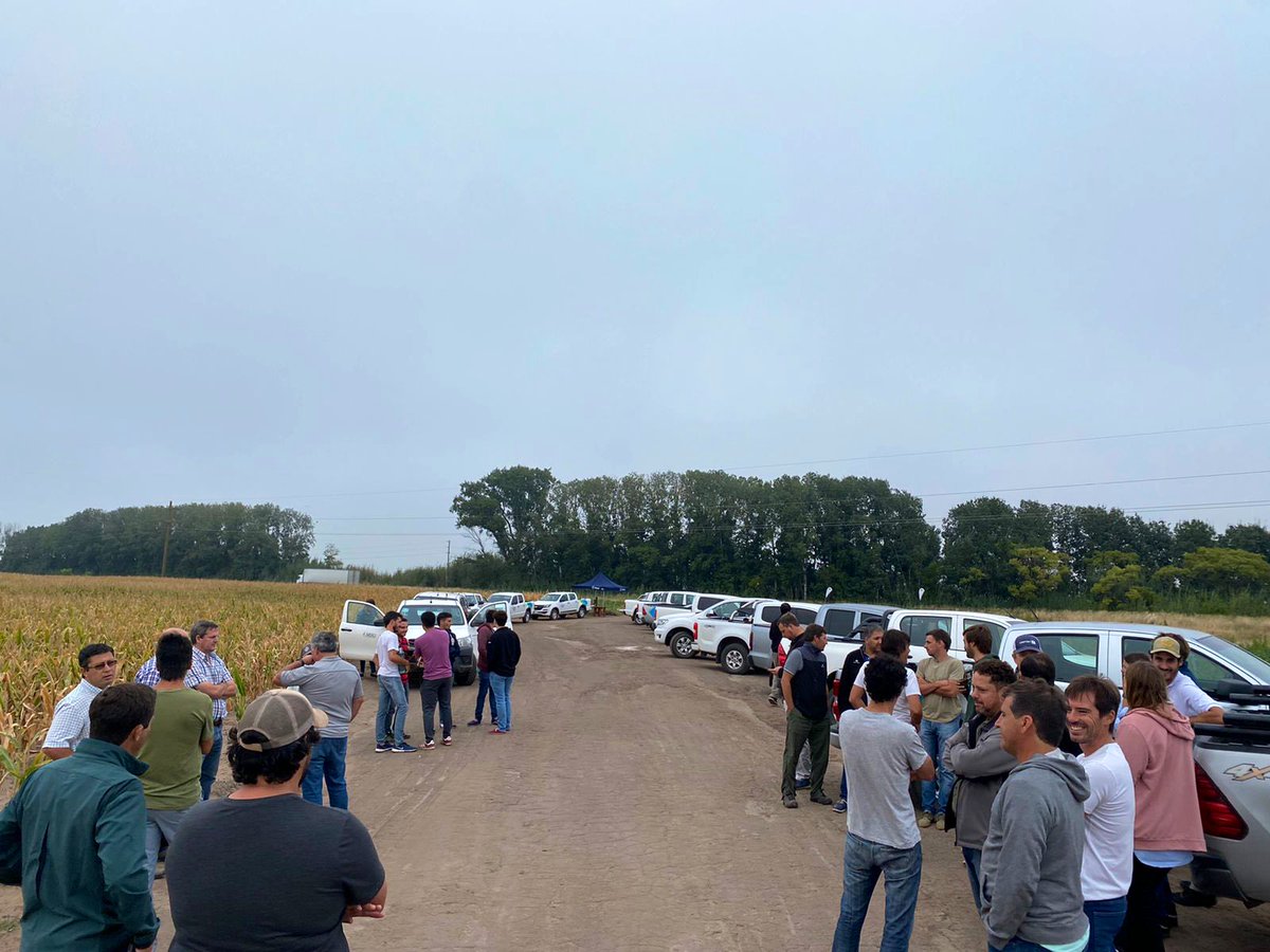 Primer BAYER’s DAY 

📍 Henderson, BA 

En conjunto con productores y centros de distribución aprovechamos esta mañana para presentar la propuesta integral de @Bayer4CropsAR 

1️⃣ Sistemas de producción integrados
2️⃣ Digitalización 
3️⃣ Sustentabilidad 

🌽🛰️🚜🧬