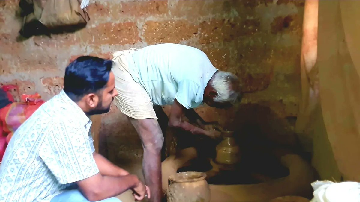 talktosubhransu's tweet photo. The Summer  has come and the earthen pots are ready  to quench the thirst of the Birds. Request all to Join this campaign, Place an Earthen pot with water and save the lives of innocent birds.

#SubhransuSatpathy #BirdMan #Odisha #TheyReallyNeedUs  #waterforbirds https://t.co/7jbXbQVVLc