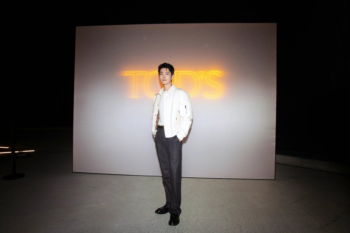 Ting_na9's tweet photo. 米兰之行玩的很开心啊，Tods这次赢麻了，服装很好看，大帅哥很养眼 #XiaoZhanxTodsFW23 #xiaozhan #肖戦 #xz_1991z https://t.co/bifyIn7b3N