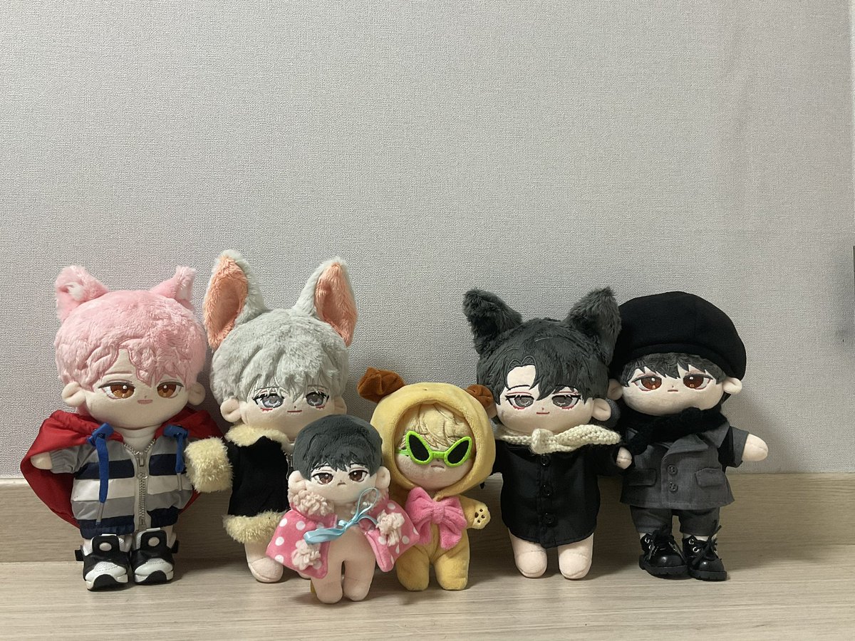 흑더미니까지 도착~~!! 아직 와야할 아가도 입양을 해야하는 아가들도 있지만 일단 못죽가좍들 다 모였다!! 우리 흑더미니… 엄마가 돈 벌어서 얼른 옷 사줄게 그동안은 부농 망토로 참자

인형:<a href="/moondae_S2_/">데못죽 속성 솜 밤청려 큰곰곰 문덤덤</a>