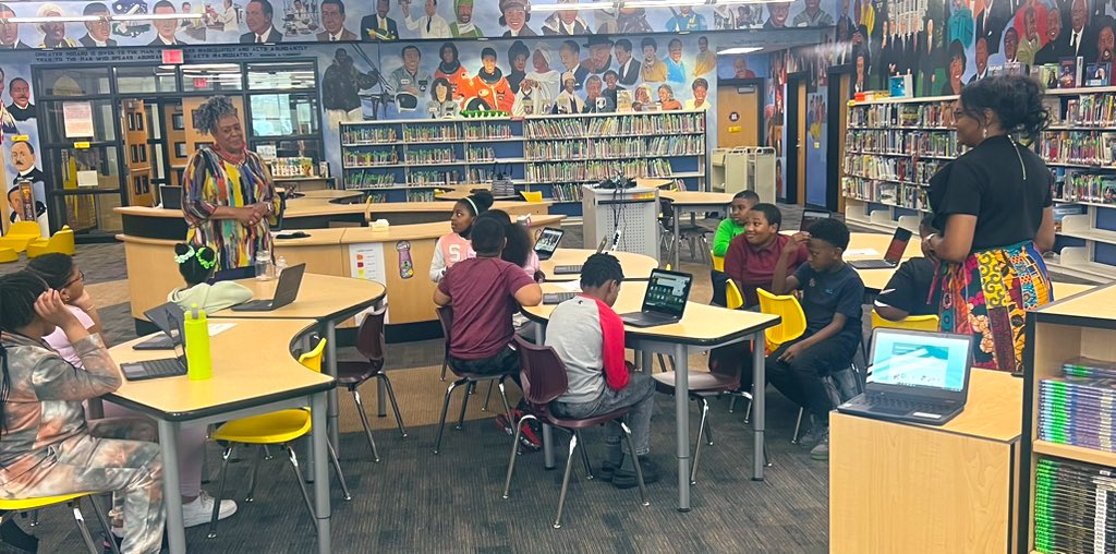 Thrilled to be visited by the living legend Jocelyn Dorsey, Atlanta's first African American news anchor! <a href="/wsbtv/">WSB-TV</a> <a href="/BPetersenWSB/">Berndt Petersen</a> <a href="/RonMaxwellFCS1/">Ron Maxwell (@FCS)</a> <a href="/Franchesca_Warr/">Franchesca Warren</a> @aplatimore <a href="/StonewallTell/">Stonewall Tell ES</a> #blackhistorymonth2023