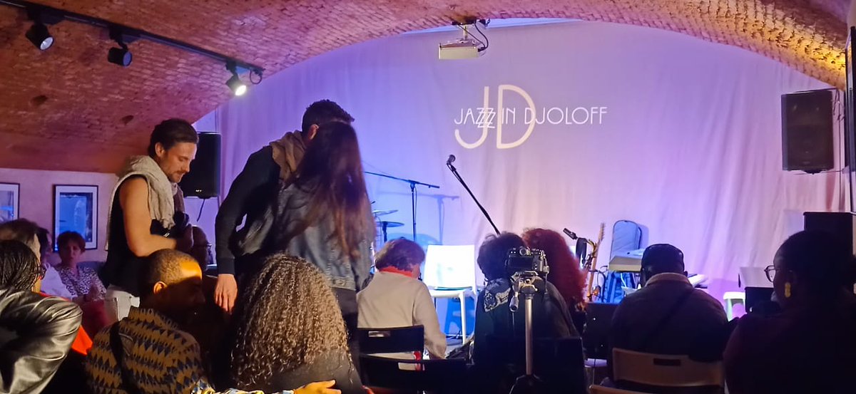 TheCameroonianZ's tweet image. Le jazzman et saxophoniste camerounais, Alain Oyono a présenté son album "Transcendance" hier à Dakar #Senegal. 

À travers ses 5 titres, l'héritier de la legende Manu Dibango fait son plaidoyer pour la préservation de l'environnement et de la paix.

#Cameroon 🇨🇲