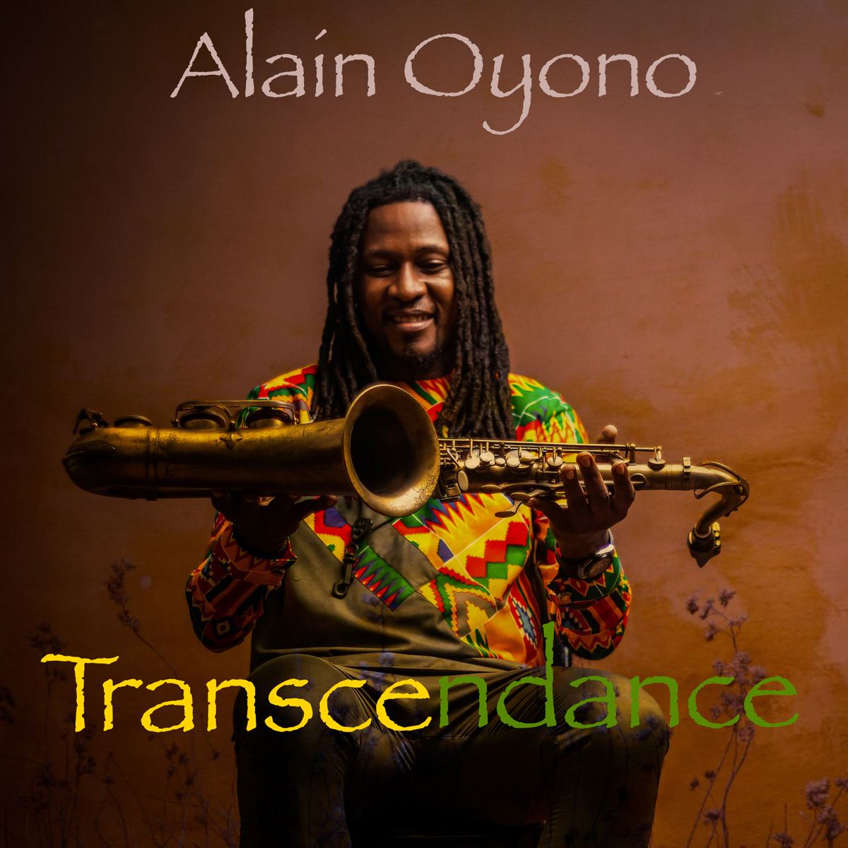TheCameroonianZ's tweet image. Le jazzman et saxophoniste camerounais, Alain Oyono a présenté son album "Transcendance" hier à Dakar #Senegal. 

À travers ses 5 titres, l'héritier de la legende Manu Dibango fait son plaidoyer pour la préservation de l'environnement et de la paix.

#Cameroon 🇨🇲