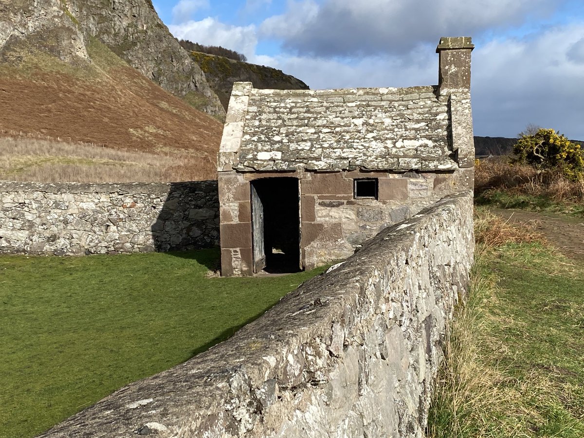 gasdoc2857's tweet photo. In the footsteps of the #bodysnatchers. Nice little #watchhouse at #StCyrus https://t.co/SMO4kVUnbu