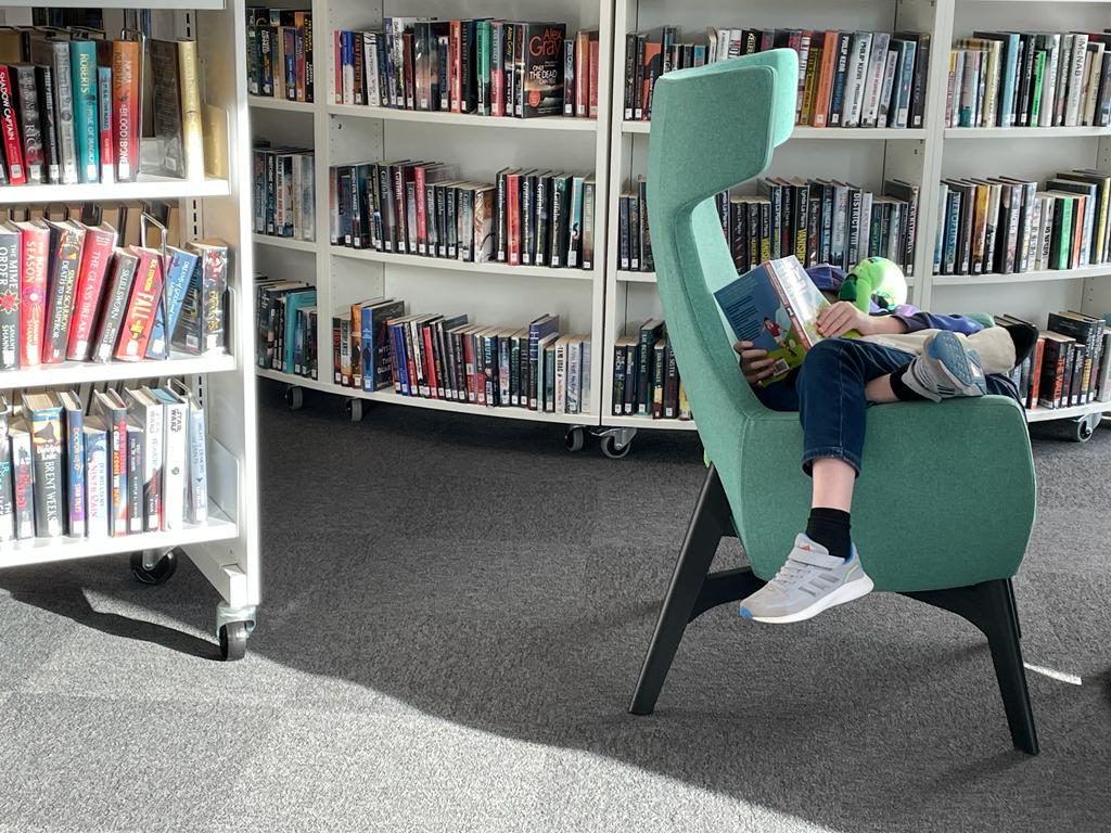 MancLibraries's tweet image. Nothing beats a comfy chair and a good book! Spotted in #GortonLibrary. 
#LoveReading
#NeverGetBored