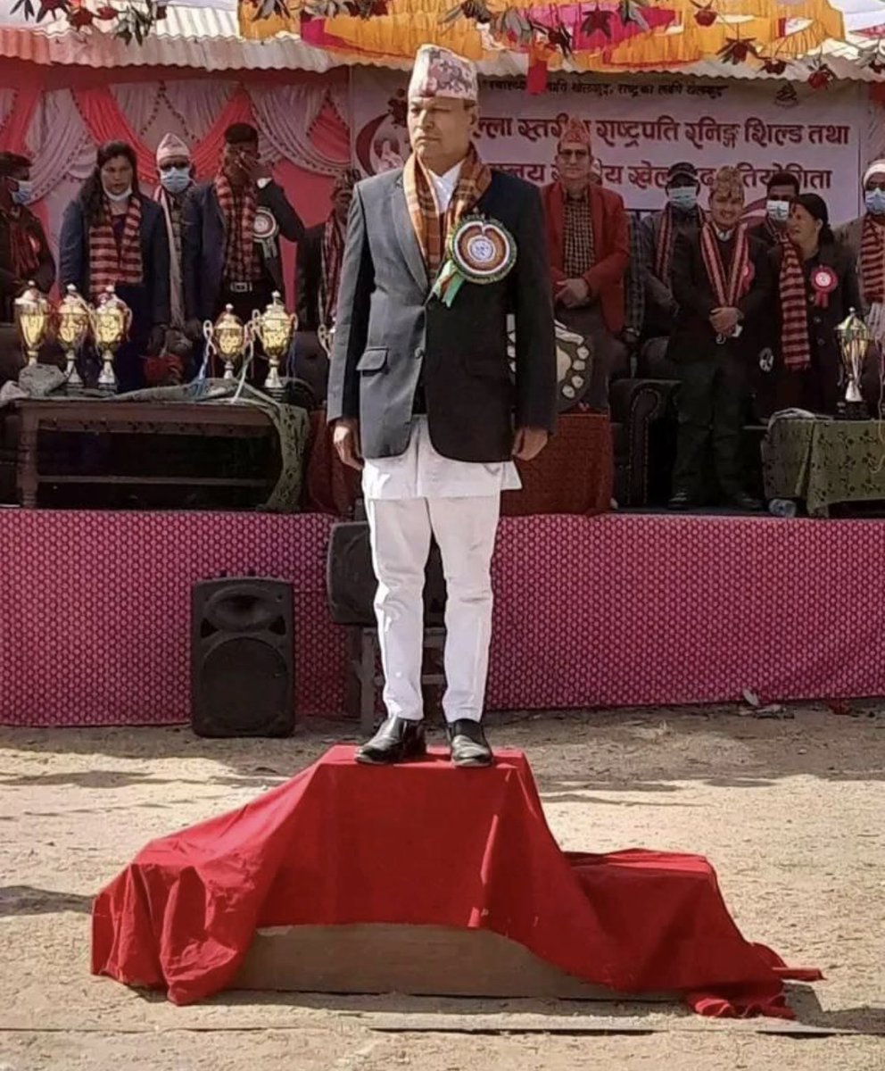 ShankarPandiit's tweet photo. पाएको अवसर त छाड्ने कुरै भएन नि कि कसो .. https://t.co/wW7JEn0XUv