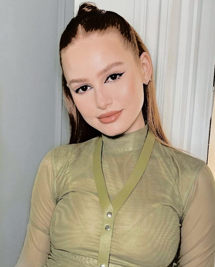 ⠀⠀⠀
⠀⠀⠀⠀⠀ ᅠᅠᅠ
         ᅠᅠᅠ
             mom, dad and daughter.