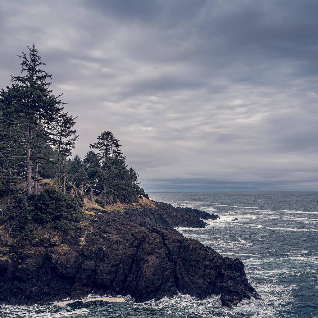 On the Pacific Coast •
•
•
•
• #oregon #oregoncoast #oregonexplored #shootermag #superhubs #justgoshoot #depthobsessed #visualambassadors #ourvisualvibes #meistershots #lensible #letsgoeverywhere #opticalwander #unknownperspectives #uncalculated … ift.tt/w6dTYDi