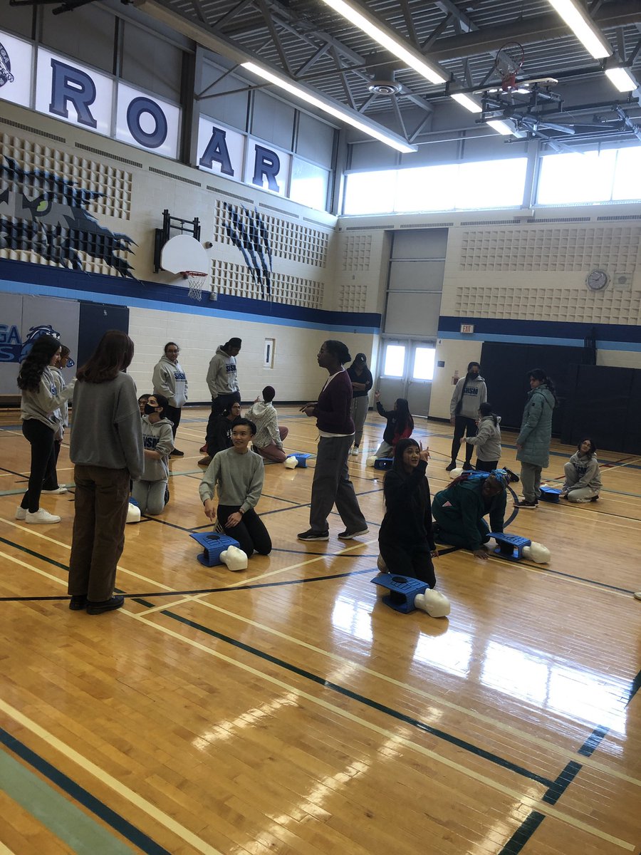 MSS_H_W's tweet photo. First Aid and CPR Training @MississaugaSS with @SAJEVitalSigns valuable skills and knowledge @SHSMPeel https://t.co/GIRkGtXEpB