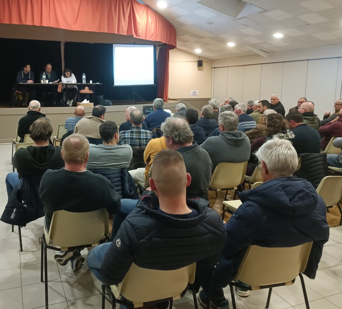 Les représentants de la fédération des chasseurs de la #Correze ont fini le tour du département, avec 8 réunions organisées et plus de 500 représentants chasseurs, pour faire le bilan de la saison de chasse #chassecorreze
