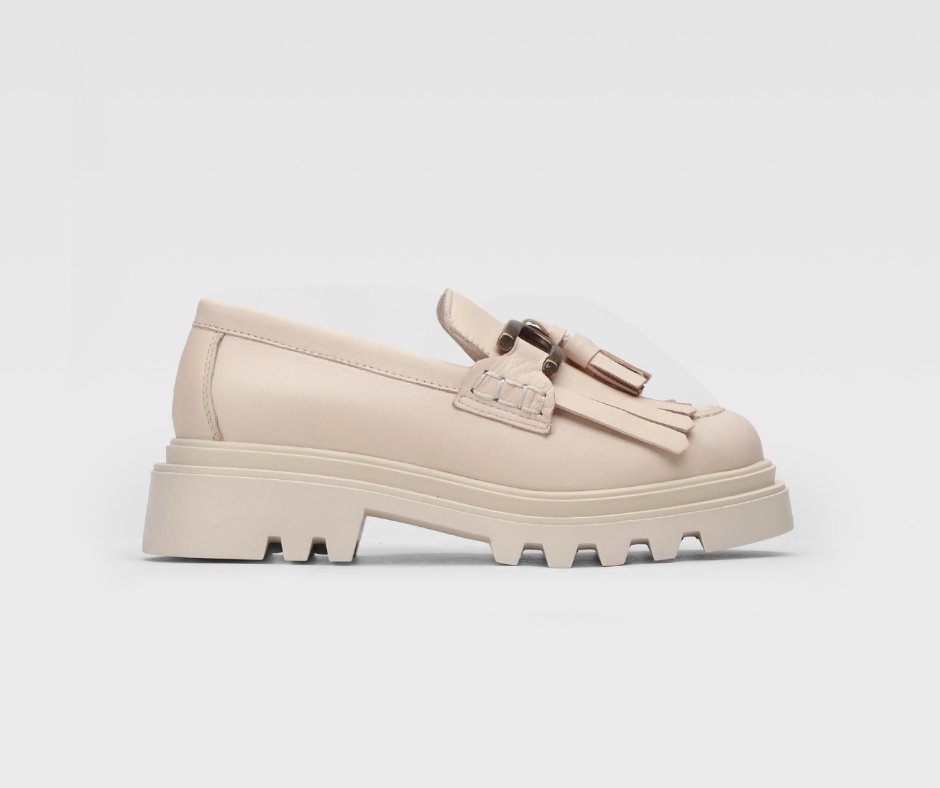 CCCGroup_News's tweet photo. With the arrival of the long-awaited spring, #loafers are back! The most fashionable models of these iconic shoes can be found in #CCC stationary stores, in the mobile app and at https://t.co/NNYTfR5aNI. #CCCgroup https://t.co/lsmU4uHq8B
