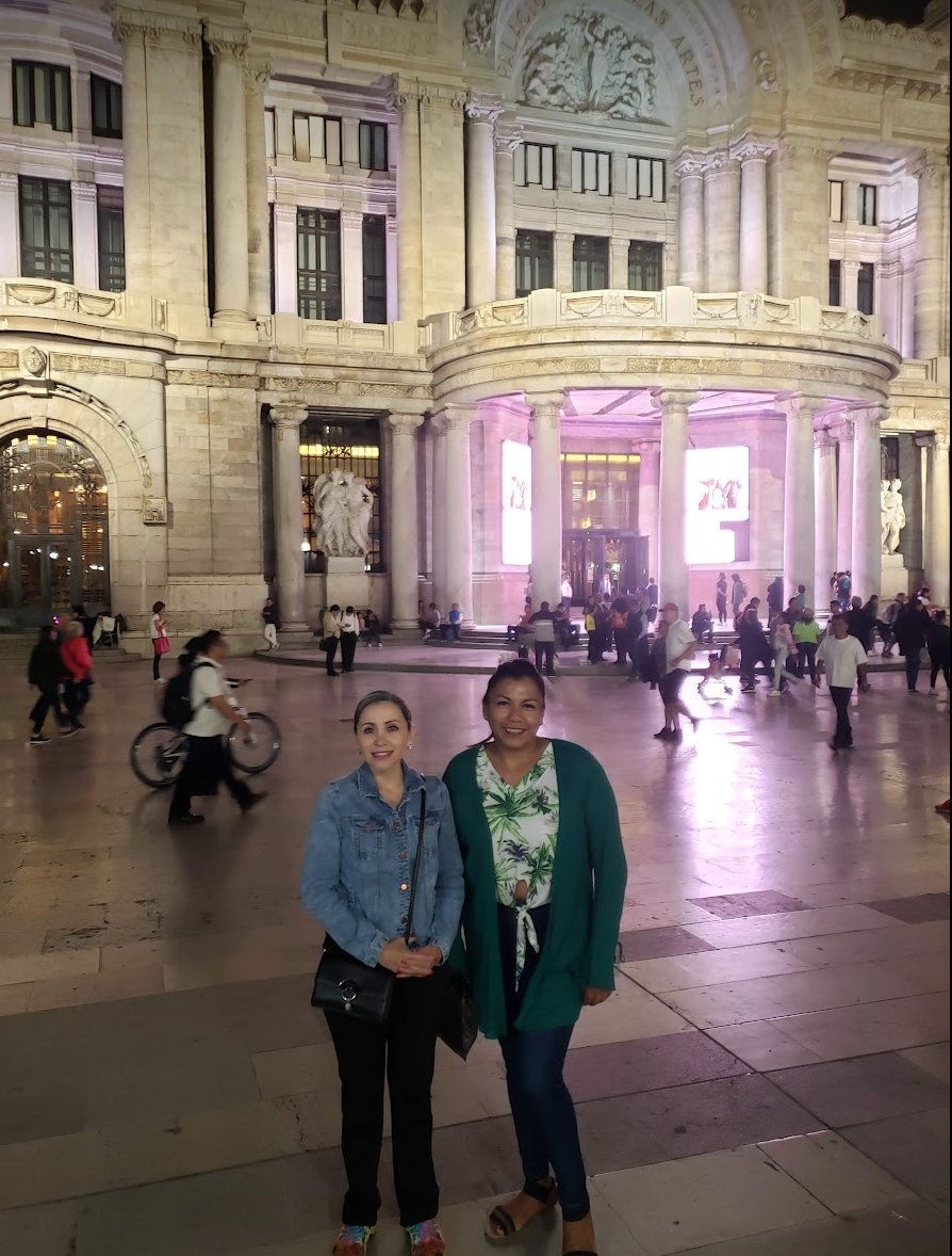solangetapia's tweet photo. Con mi comadre, regresando la hospitalidad de siempre con nosotros. https://t.co/lHVxZ3ygTO