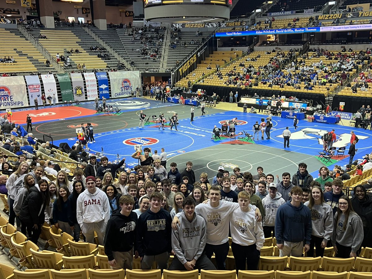 So proud of these @heliascatholic students for showing out today for @WrestlingHelias! #saderstrong