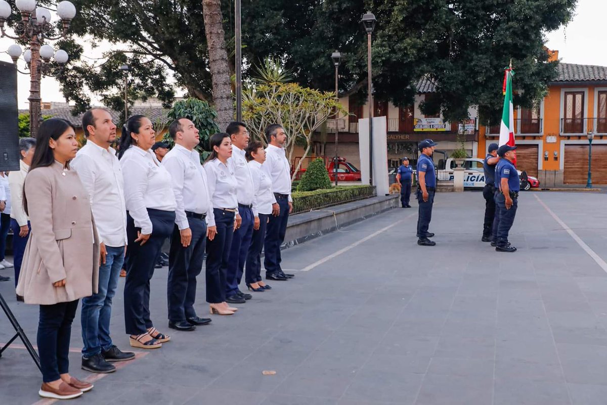 Hoy 24 de febrero conmemoramos el Día de la Bandera, una fecha en la que honramos a nuestro lábaro patrio, recordando la lucha por nuestra libertad, democracia y justicia.  

Nuestra bandera, la más hermosa del mundo.

#DíaDeLaBandera 🇲🇽