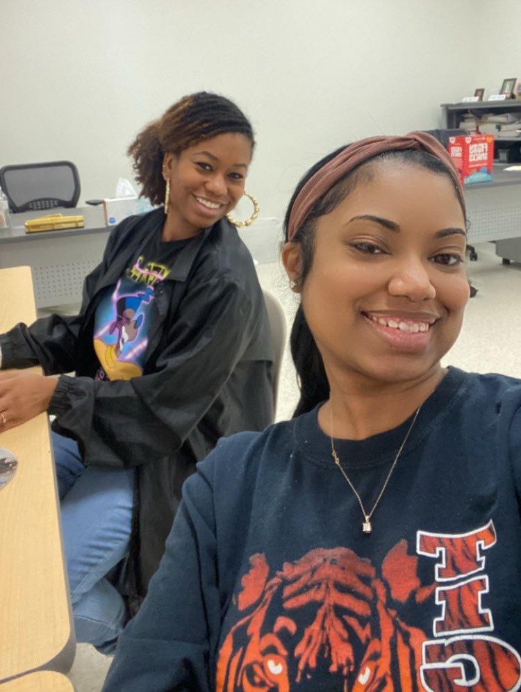 LakevaMcneal's tweet photo. E2L with TOSA @_brianajack 🧡🖤✨ https://t.co/x16BloER9R