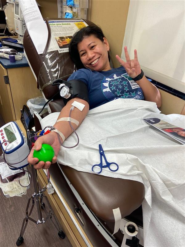 commitforlife's tweet photo. Let's make some noise for donors who don't hold back the excitement of saving lives! This is for the bright smiles that stretch from ear to ear that light up a room! Donating blood feels good. Real good! #Commitforlife #Onehourchangeseverything https://t.co/t9Vdj8hhmf
