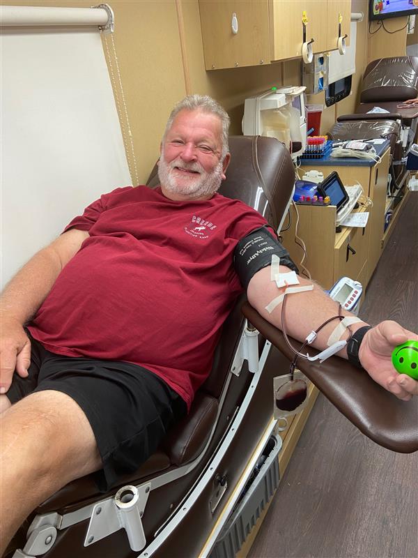 commitforlife's tweet photo. Let's make some noise for donors who don't hold back the excitement of saving lives! This is for the bright smiles that stretch from ear to ear that light up a room! Donating blood feels good. Real good! #Commitforlife #Onehourchangeseverything https://t.co/t9Vdj8hhmf