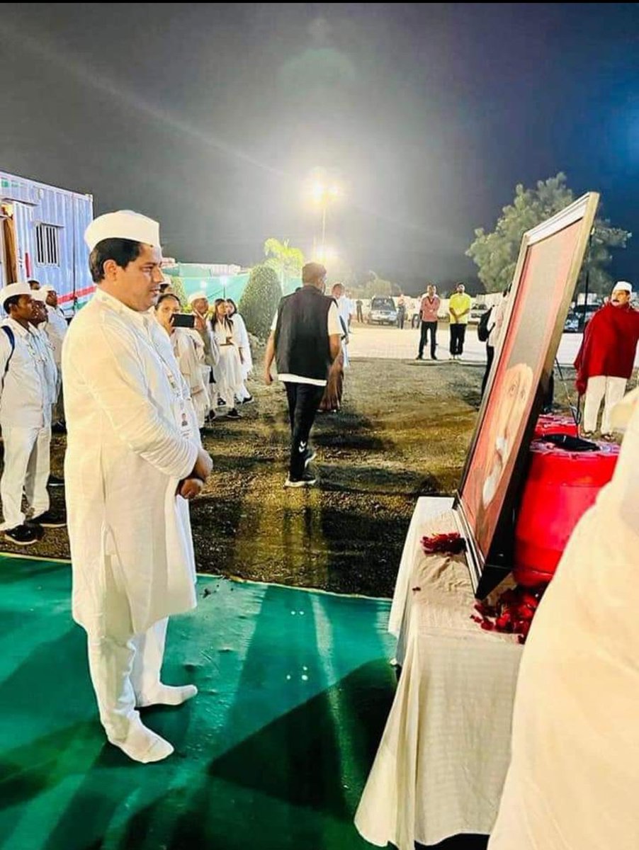 sadiquehusaint's tweet photo. #नासिर_और_जुनैद_खान
यहाँ तक पहुँचने मे बहुत दलाली करनी पड़ी है साहब @ShayarImran भाई नसीर और जुनैद का क़त्ल जहाँ हुआ है वहाँ आप की सरकार है कब तक दलाली करोगे https://t.co/RoQFq3qbra