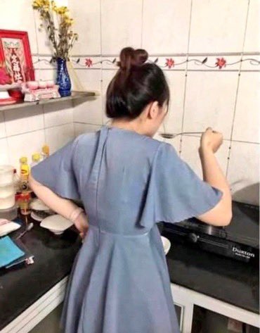 kalbimizege's tweet photo. Türk kızları yemek yaparken niye böyle duruyor https://t.co/Y43mm5UzTI
