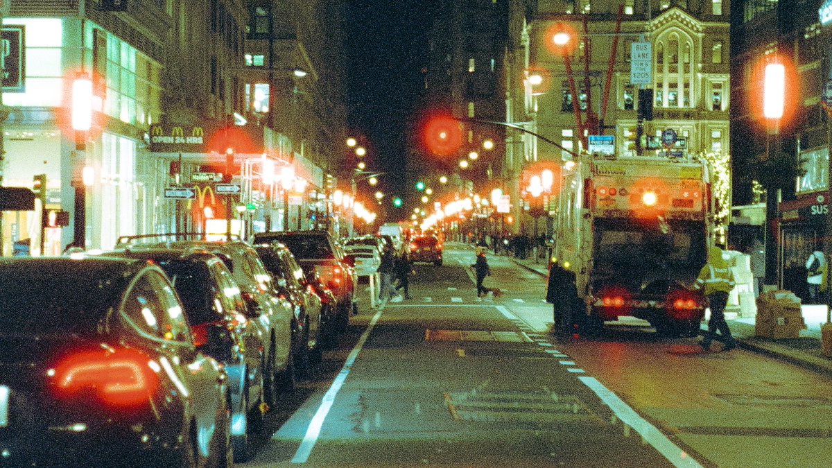 jpegjoff's tweet photo. Moments on CineStill, NYC 2023 https://t.co/GOblQq5ub9