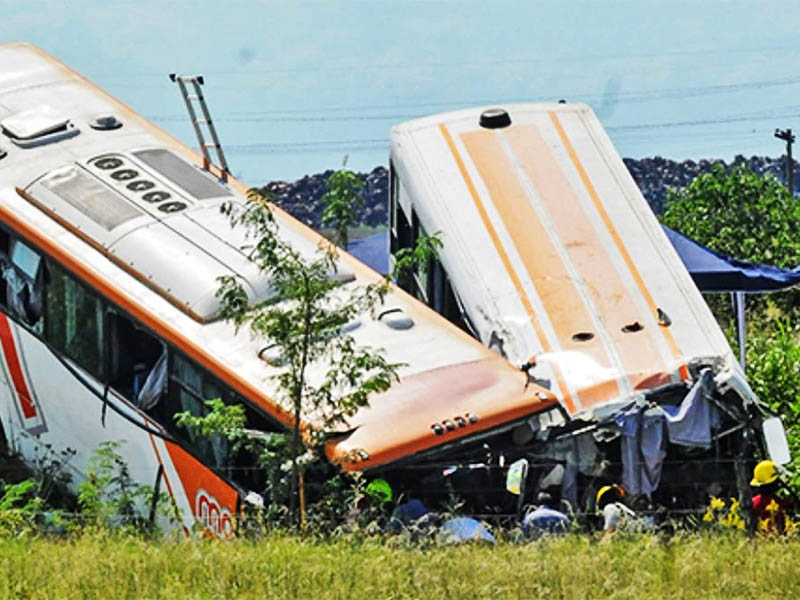 Rosariociudadok's tweet photo. Tragedia del Monticas hace 6 años atrás, me escribe la hermana de una de las víctimas. 

Se llamaba  Cintia Albornoz, dejó dos hijos y una hermosa familia.
Como ella, ese 24 de febrero murieron en total 13 personas

AUN SIGUE IMPUNE
#JUSTICIA #MONTICAS https://t.co/asGb00KlIk