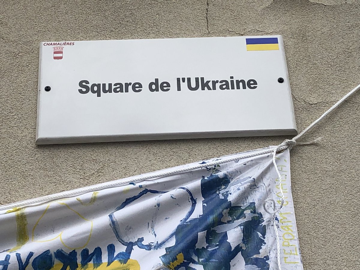 VChamalieres's tweet photo. #Chamalieres
#Ukraine1an
Chamaliéres solidaire avec les ukrainiens depuis le 1er jour:
🇺🇦Mairie pavoisée
🇺🇦Hébergement de l’Association Agir Ensemble Pour l’Ukraine #AEPU dans l’ancienne mairie
🇺🇦Square de Verdun devenu temporairement « Square de l’Ukraine » https://t.co/7my1xVVbo1