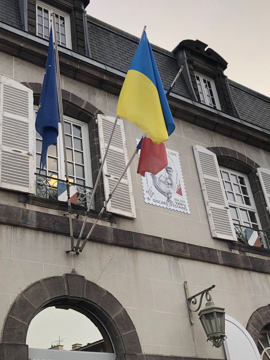 VChamalieres's tweet photo. #Chamalieres
#Ukraine1an
Chamaliéres solidaire avec les ukrainiens depuis le 1er jour:
🇺🇦Mairie pavoisée
🇺🇦Hébergement de l’Association Agir Ensemble Pour l’Ukraine #AEPU dans l’ancienne mairie
🇺🇦Square de Verdun devenu temporairement « Square de l’Ukraine » https://t.co/7my1xVVbo1
