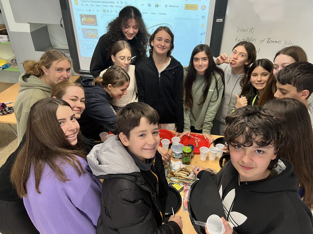 lehrerin_gloria (@lucenogloria) on Twitter photo Avui a la <a href="/SINSCARDENER/">SINS CARDENER</a> i amb el grupet d’Alemany , hem après sobre història, cultura i gastronomia alemanya. Hem degustat alguns dels productes típics d’ aquest país. Lecker! <a href="/gluespelt/">Glòria Luceño Espelt</a> Avui a la <a href="/SINSCARDENER/">SINS CARDENER</a> i amb el grupet d’Alemany , hem après sobre història, cultura i gastronomia alemanya. Hem degustat alguns dels productes típics d’ aquest país. Lecker! <a href="/gluespelt/">Glòria Luceño Espelt</a>